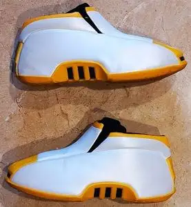 阿迪达斯篮球鞋之科比大面包