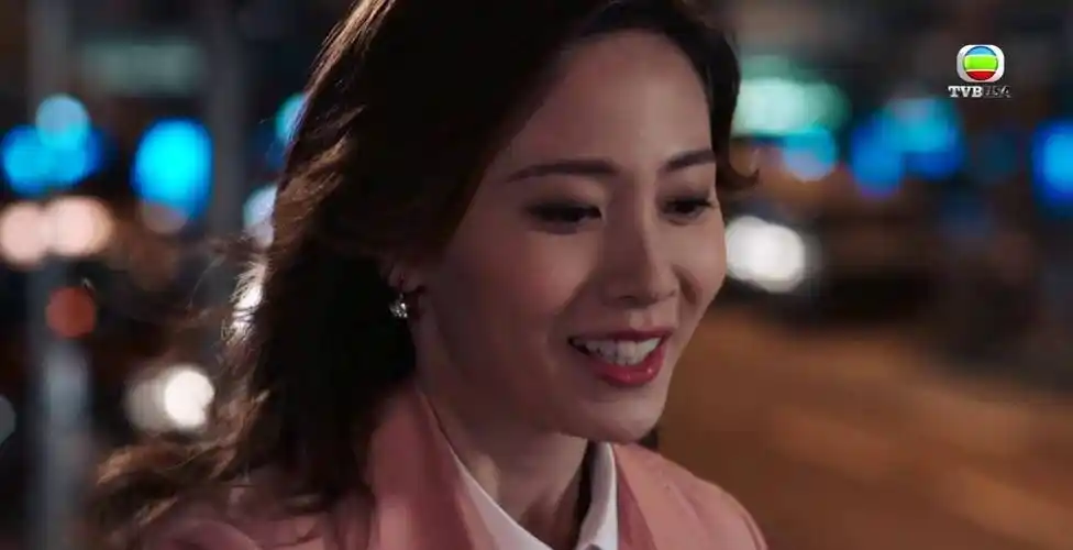 原创tvb小花朱晨丽拍戏肯熬肯拼但失去高层照顾后或上位受阻