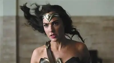 《正义联盟》集合超级英雄 蝙蝠侠超能力就是"有钱"