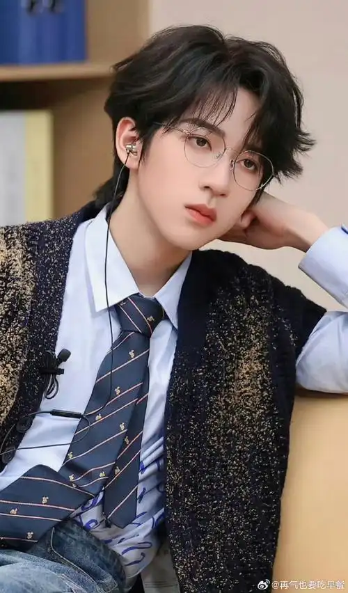 有小贺哥哥多姿多彩有趣可爱且传奇的偶像事迹记录哦～贺峻霖精彩不停