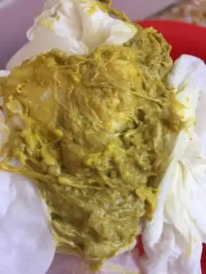 我家宝宝快4个月了,昨天和今天拉的便便是奶瓣,豆花样,怎麼回事,各位