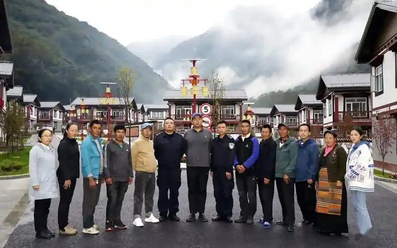 亚东晒这27张"全家福",简直不要太甜!_手机搜狐网