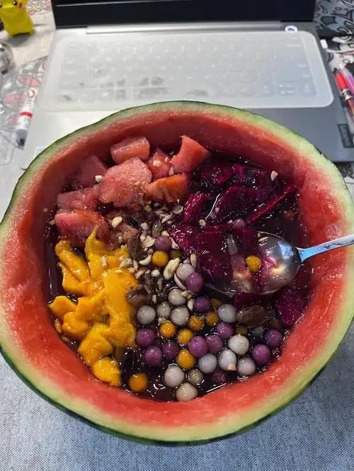 然后加入各种小料红糖水做法:普通红糖77冰糖,我按照一比一的比例来