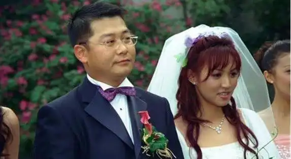 反观刘小慧就不那么幸运了,苏志威婚后因为投资失败穷困潦倒,而如今47