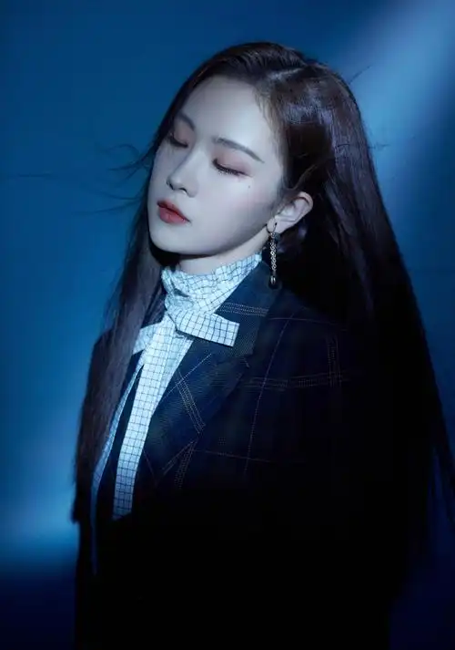 >首页>图片大全>明星>徐紫茵格纹套装甜酷写真图片> ( 1 / 9 ) 2020