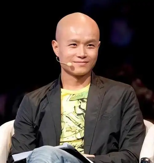 乐嘉是一位主持才华出众的主持人,他成功地主持了多个节目,如《非诚