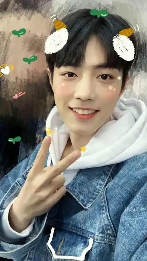 过来围观肖战哥哥的剪刀手