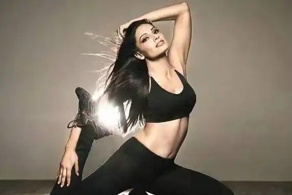 对比最经典的有氧操(对于一个体重 70 kg 的成年人):莱美 bodyattack