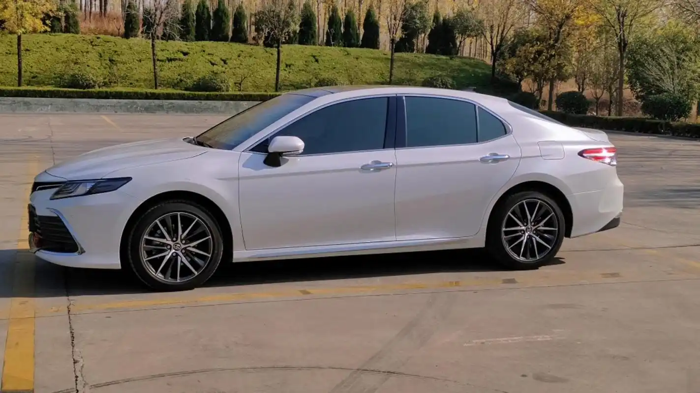 拍车不是为了炫耀,只是单纯的喜欢.八代凯美瑞2023款2.