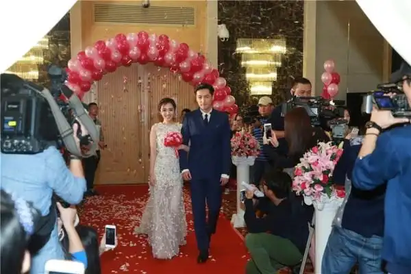 《大好时光》胡歌王晓晨"甜蜜大婚"