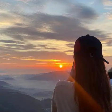 女生头像背影霸气高冷高清,让人们无法忽视她的存在和魅力