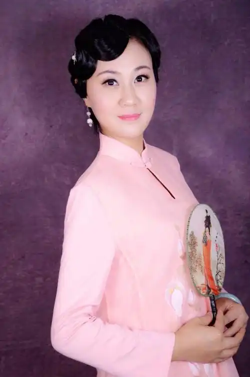 当代最美女画家--姚霁月_网易订阅