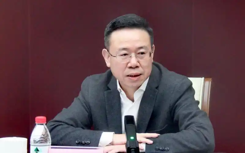 巴南区委书记何友生深化校地合作创新推动巴南区与学院合作成为校地