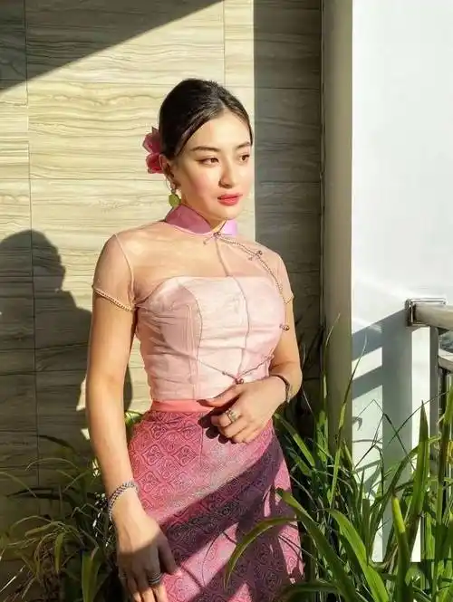 肉肉的很迷人,这个缅甸女星也忒性感_身材_版权_交流