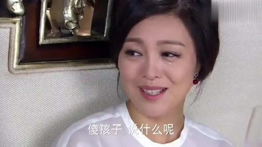 因为爱情有奇迹齐霁陪妈妈喝酒感觉母亲变化很大安慰她