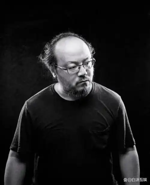 53岁窦唯状态深沉内敛,看起来更加成熟和稳重