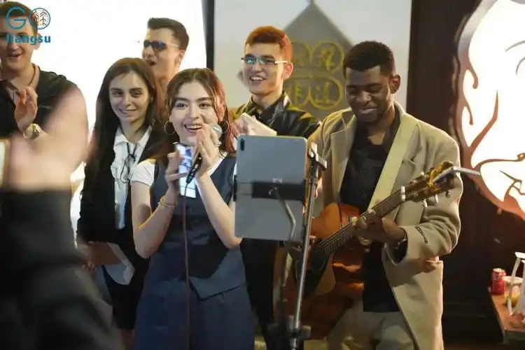 体验江南文化 感受科技力量 外籍青年"苏"游记首站打卡苏州_澎湃号