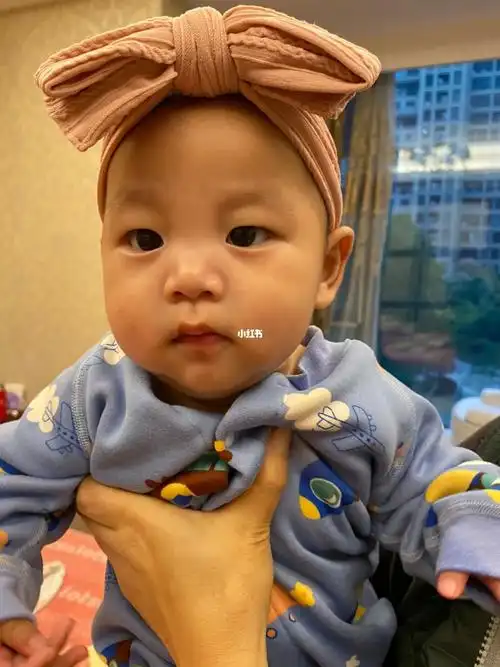 双胞胎四个月会翻身啦