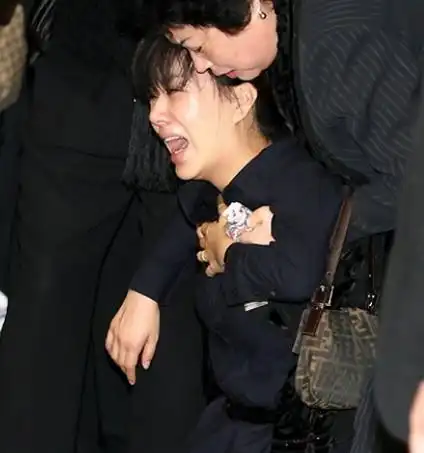 图揭明星惨死原因-凤凰新闻