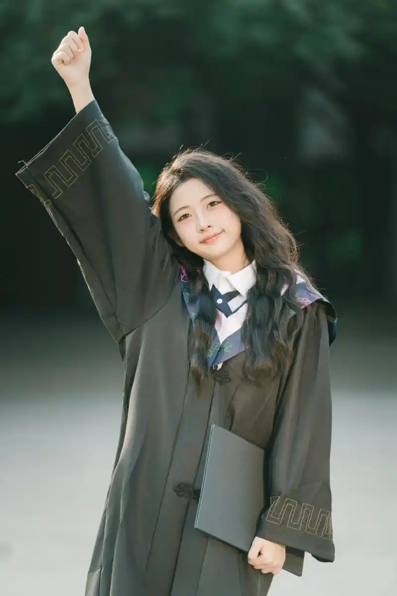 一定要拍一组学士服写真  "转眼又到了毕业季" 答应我6015一定都