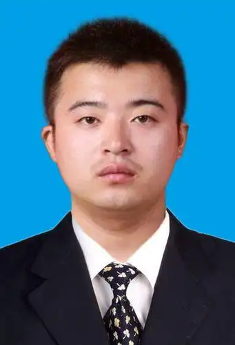 蓝底证件照穿什么衣服(蓝底证件照穿白色服装)