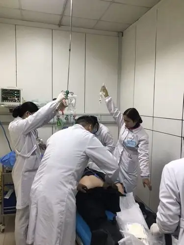 抢救室,为生命忙碌的地方