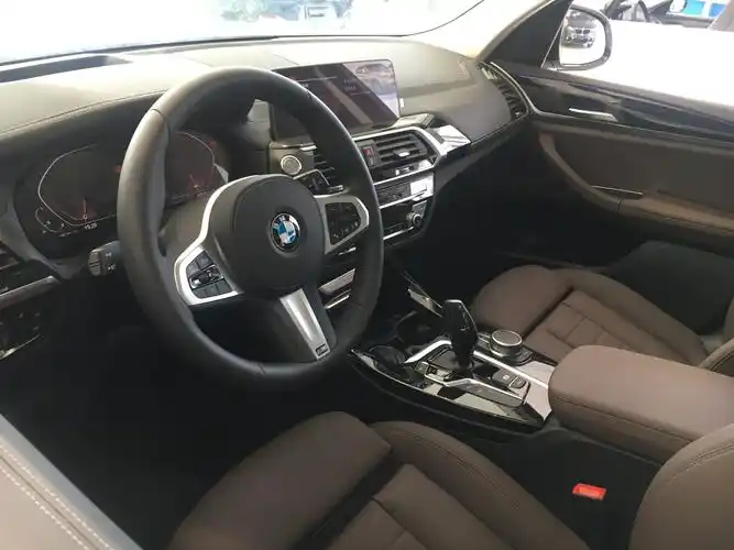 宝马x3:降幅超5万,月销破万,给你一个不买奥迪q5l的理由