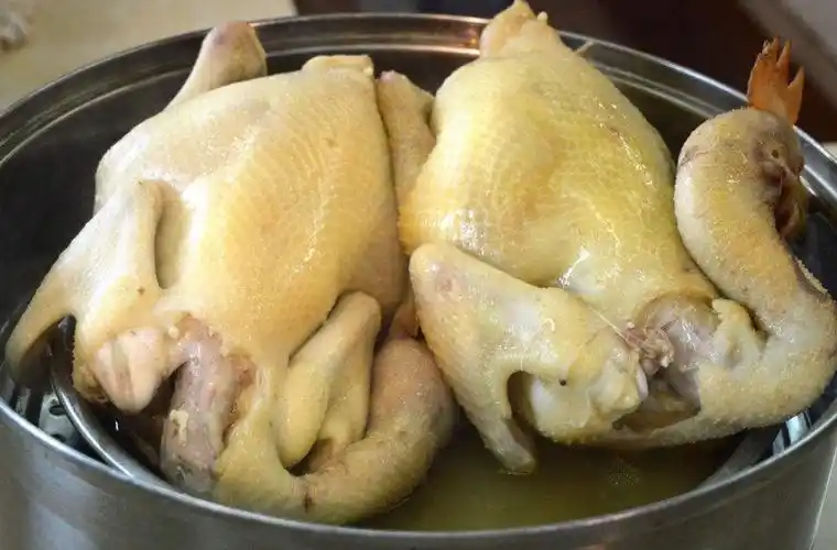 为什么广东人做隔水蒸鸡如此美味原来加了它难怪鲜香肉滑