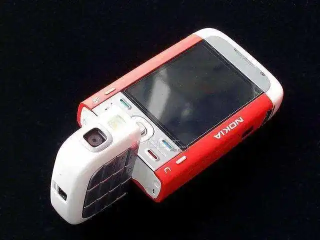 凭借扭腰实力出圈诺基亚5700