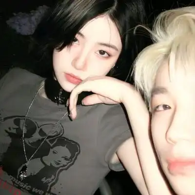 宠溺情侣头像一左一右图片合集 小众时尚真人甜蜜微信情头_情侣头像