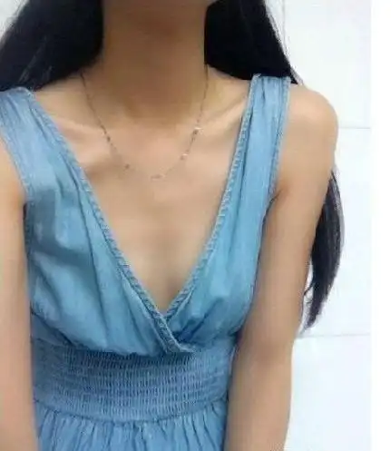 平胸大赛走红妹子争晒贫乳胸罩成背心变女汉子10