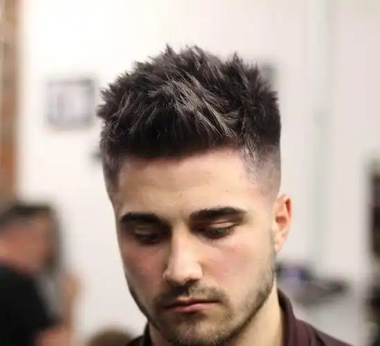 圆脸男生的几款显瘦发型