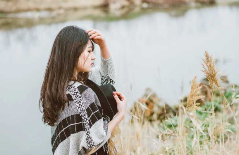 目前伯府出嫁的姑娘有两位,大姑娘姜依嫁去了大理寺少卿朱家!