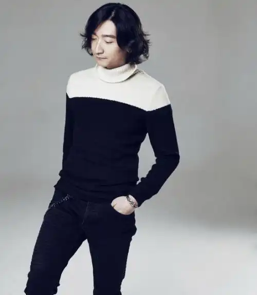 侯磊(raymond),1984年12月23日出生于湖北省黄石市,中国内地流行乐男