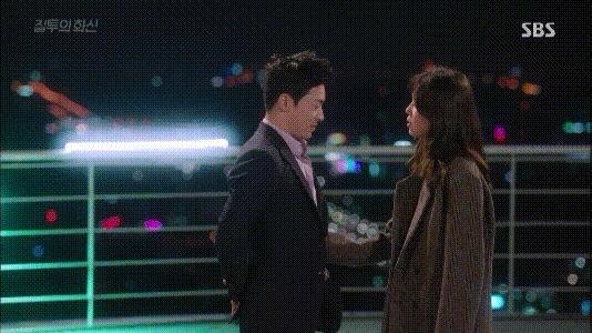 牵着衣角的撒娇,也不曾给过第二个男人.