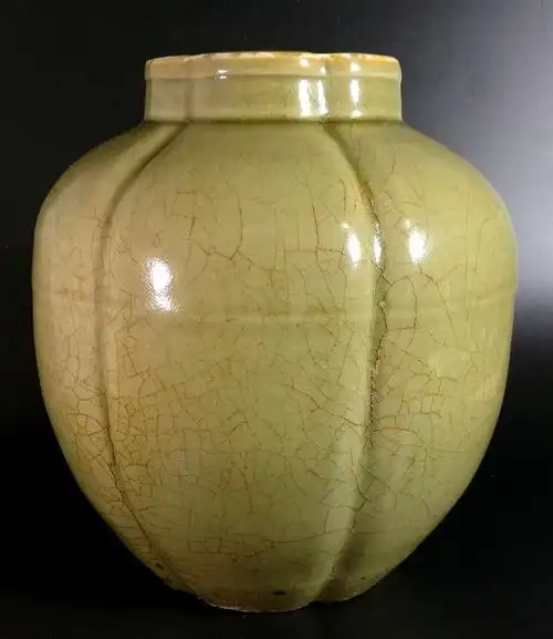 耀州窑瓜棱罐 高25   直径23