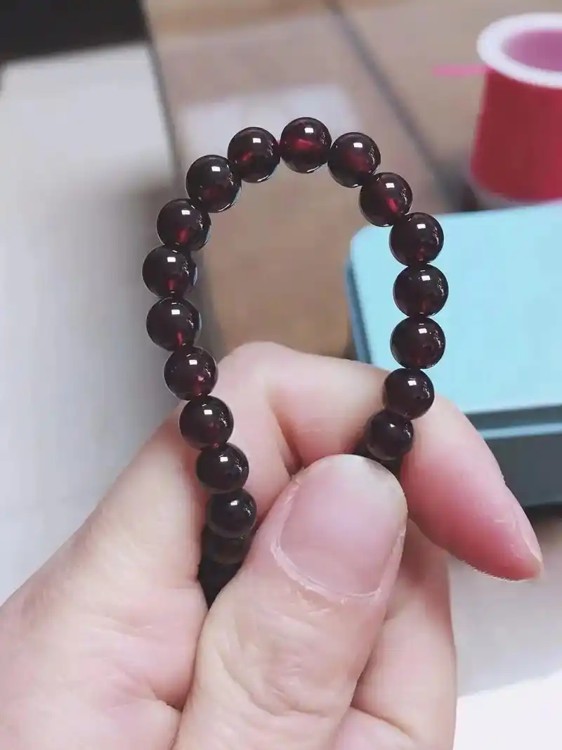 7mm规格的石榴石,单圈也非常漂亮  石榴石女人石,功效可以 - 抖音