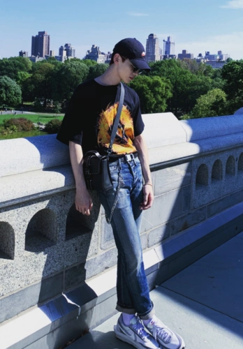 白敬亭彻底带火了耐克鞋乍一眼虽觉得土显腿长效果却超好