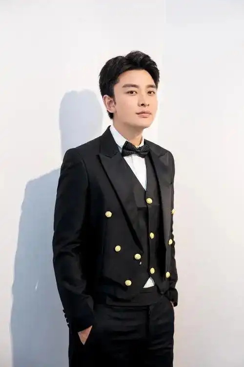 37岁的贾乃亮,曾为戏减重20斤,瞬间从清爽小生变为"型男"