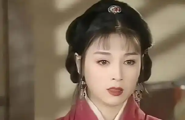 在剧中,合德并非只是飞燕的妹妹,她有自己的故事和情感.