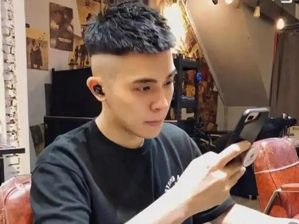 碎盖瓜子头男士碎盖飞机头男生苏州发型两边头发横着长怎么剪才好看