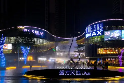 壹方天地位于有着 深圳 cld(中央生活区)之称的 龙华区 ,以"造城造