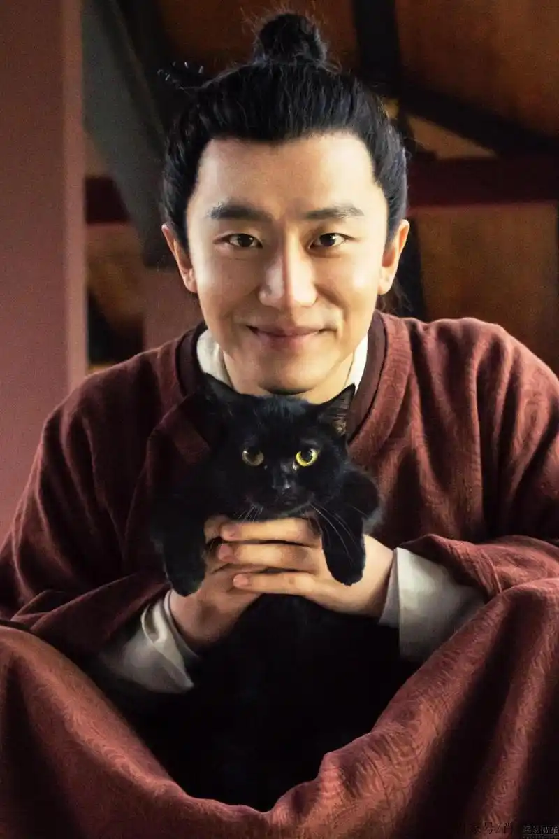 黄轩,能土掉渣能帅气,给再多钱也不接烂片,他凭啥如此傲气?