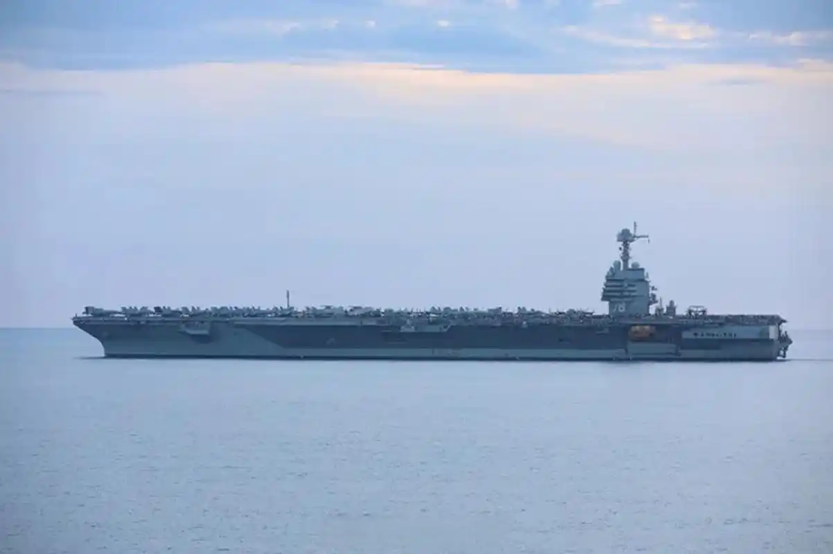 趣聊军事圈# 教科书般的福特号航母侧视图