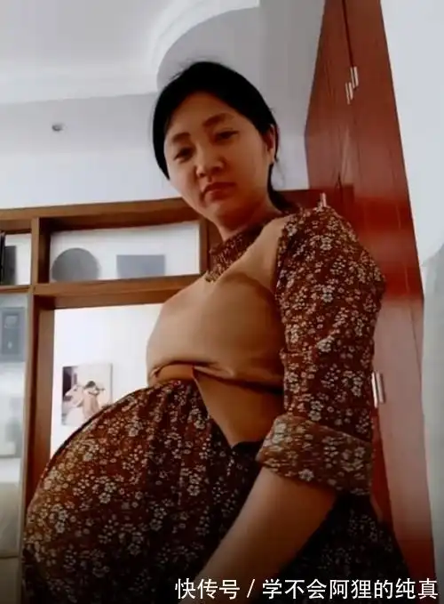 妹子|妹子晒孕相肚大如球,掀开衣服后,网友:是怀了5胞胎吧?