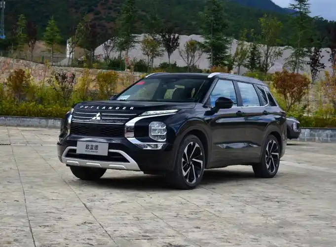 三菱欧蓝德7座版亮相 硬派越野 1.5t 48v轻混