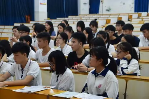 阳山梁氏文化研究会,为了鼓励即将参加高考的梁姓学子,在阳山南阳中学