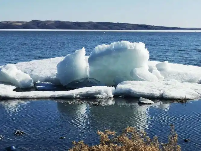 春天来了,冰雪融化,松花江流域静静地"文开江",给了人们一份新的希望