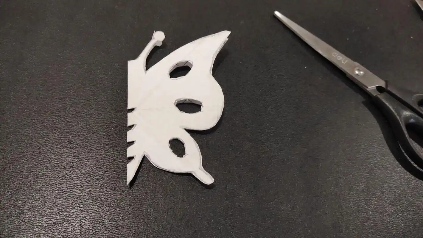 对称剪纸--蝴蝶 对称