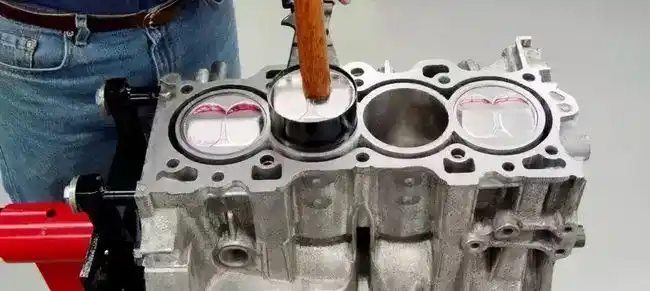 连杆和活塞安装方向图